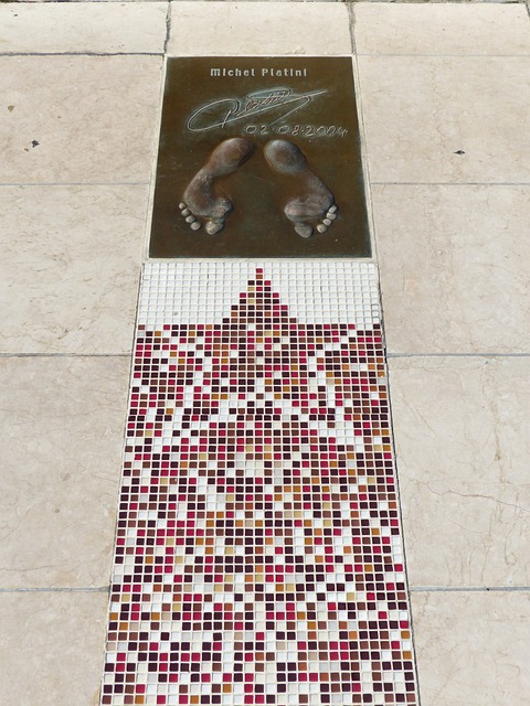 利不仅仅是 利不仅仅是